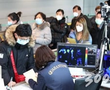 文 "질본 1339 대응강화, 우한 입국자 전수조사 오늘부터 시행"