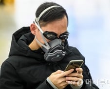 '신종코로나' 중국에선 방독면.물안경까지 등장