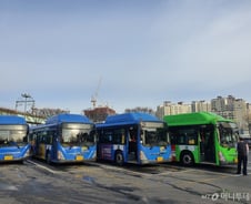 삶은 걸레로 닦아도 '불안'…버스 운전자들 '코로나' 공포