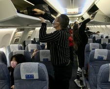 "데운 기내식·담요 없어요"…'신종 코로나'가 바꾼 항공기 풍경