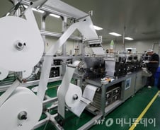 [르포]마스크 공급대란 "중국서 현금들고 찾아와 문의"