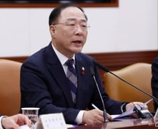 홍남기 "신종코로나로 경제 심리 영향받을까 우려"