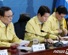 '악수 없는 선거운동'…'신종 코로나'가 총선전략도 바꿨다(종합)