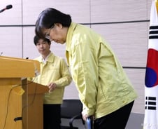 '우왕좌왕' 정부, 태안 어린이집 교사 6번 환자 딸 '음성→검사중' 정정