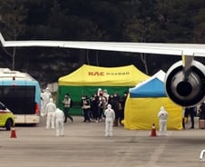 우한 2차 전세기로 교민 333명 귀국…6명 발열 증상