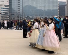 "중국인 입국 금지는…" 경복궁 옆 한복 대여업체의 호소