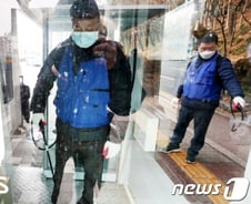 "수원 15번째 확진자, 밀접 접촉 가족·친척 7명 검사 중"