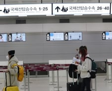 "3번째 확진자때부터 했어야" 中 입국금지 늦었다는 전문가들