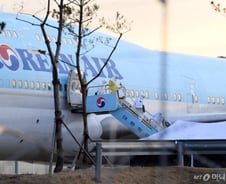 우한 영사 "조원태 회장, 밥숟가락 얹었다" 대한항공 "기내서 교민탑승 준비"