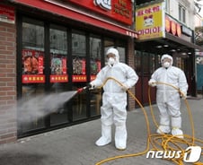 어기면 벌금…격리된 코로나 환자 접촉자들, 어떻게 지낼까