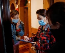 '춘제연휴 끝' 중국… "집에서 일해라"