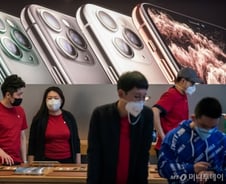 '신종코로나' 문 닫은 中애플 매장…"100만대 판매 지연"