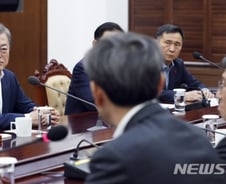 文대통령, 정다운 우한 영사에 격려전화 "국민 모두 감동"