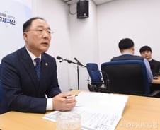 신종코로나에 韓경제 먹구름...수출·내수 대책 내놓는다