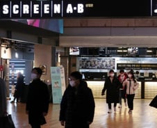 '신종 코로나' 우려에…설 연휴 극장 관객 30만명 이상 급감