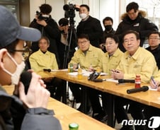 '신종 코로나'에 떠는 중국인 유학생들 "조별과제 '왕따' 겁나"