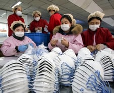 마스크 품귀 현상…中선 마스크 공장 자원봉사자도 등장