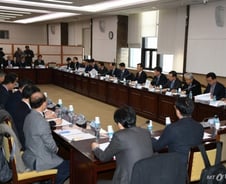 신종코로나에 발묶인 중국 화물, 인천·부산항 꽉찼다