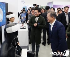 정부 강행하려 했지만…신종코로나가 멈춘 '한국판 CES'