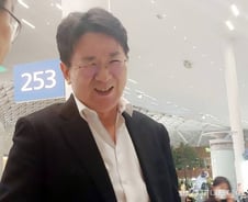 우한 다녀온 조원태 회장, 경영권 분쟁 한창인데 "자가 격리중"