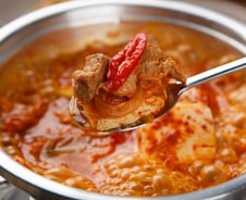 찌개·전골…'함께 먹는 음식', 침 섞일까 걱정되나요?