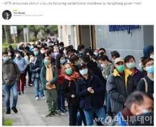 홍콩 "마스크 팔아요" 한마디에…1만 명 장사진