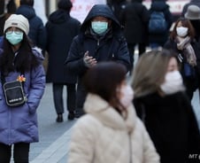 "신종 코로나, 독감 수준…기침 없으면 마스크 쓸 필요 없다"