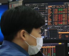 2200선 지킨 코스피…경제지표·파월 발언에 주목