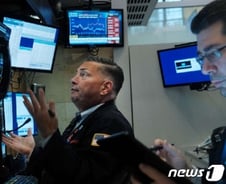 [뉴욕마감]3대 지수 하락…이익 실현·신종코로나 우려 반영