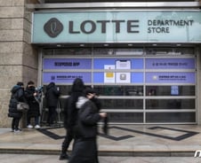 "확진자 1시간 방문에 일매출 100억 날려"…유통점 줄줄이 임시휴업