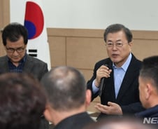 文대통령 "확진자 동선도 소독하면 위험성 없어"