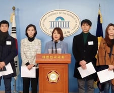 한국당, 신종코로나 대응 '보육 공약' 발표…"민간 베이비시터 등록제 도입"