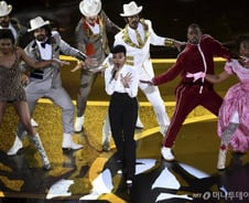 '2020 아카데미' 화려한 오프닝…'자넬 모네'는 누구?