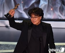 '기생충' 아카데미 3관왕…봉준호, 한국 영화 최초 감독상
