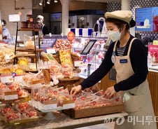 '방역·소독에 마스크제공까지…' 눈물겨운 코로나마케팅