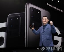 베일 푼 삼성의 모바일 병기…조개 폴더블·괴물 카메라