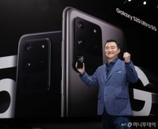 [영상]갤S20 '괴물카메라' 100배 줌, 갤Z플립 '접었다 폈다' 해보니