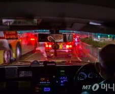 '코로나19 공포' 한산한 홍콩, 택시 수입 절반뚝