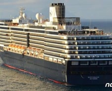 '일본과 다른' 캄보디아, 코로나19 우려로 떠돌던 크루즈 입항 허용