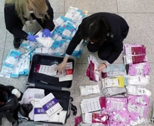 중국 갈뻔한 마스크 73만장 잡았다