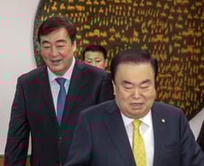 국회 찾은 中대사 "韓 코로나 피해 지원… 대단히 '감동'"