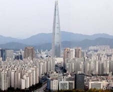 "집값 안정, 대책 효과"라던 국토부… 추가 규제 만지작