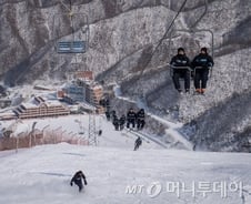 코로나로 '北김정은 야망' 마식령·삼지연이 녹는다 