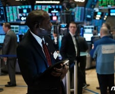 [뉴욕마감]다우 소폭 하락…코로나19 여파 우려 