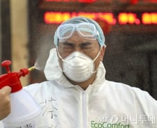 [속보]中 코로나19 확진자 2009명↑…누적 6만8500명