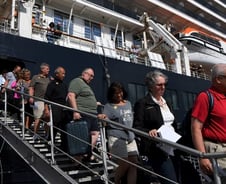 캄보디아서 내린 美 승객, 코로나 19 '확진'