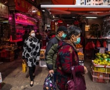 중국인 교수 "코로나19, 시장 옆 '박쥐' 연구실서 유출"