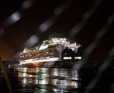 공포의 日 크루즈선…이탈리아도 전세기 띄운다