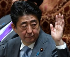 "무능하다"…감염자 확대 속 아베 日총리 지지율 '추락'