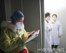 中 코로나19로 누적 사망 1700명·확진 7만명 넘어